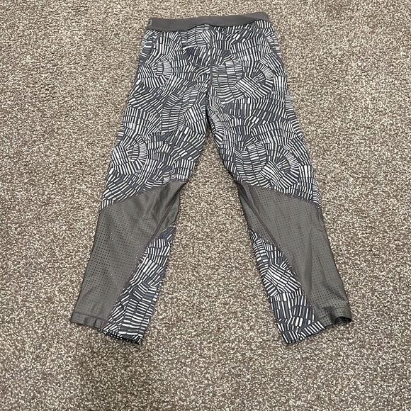 Nike Pro Capri Leggings - Picture 3 of 4
